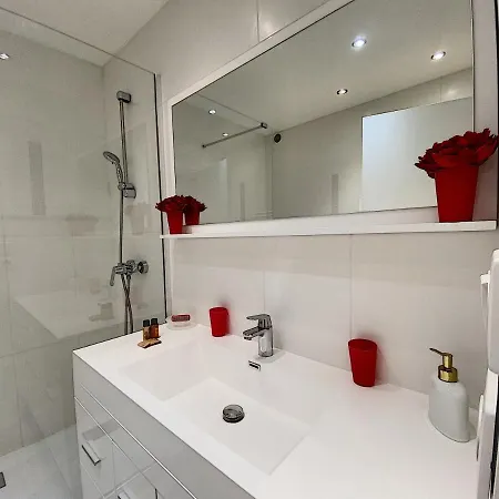 Gray D Albion Thi235 Apartment Cannes