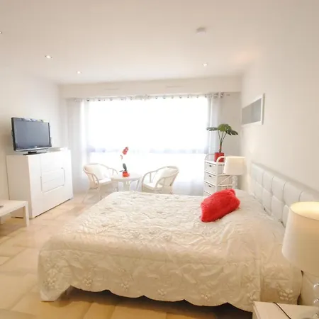 Gray D Albion Thi235 Apartment Cannes