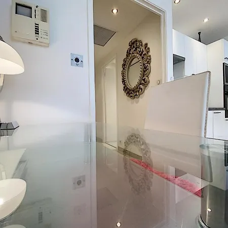 Gray D Albion Thi235 Apartment *