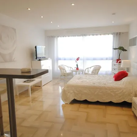 Gray D Albion Thi235 Apartment Cannes