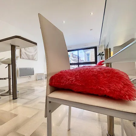 Gray D Albion Thi235 Apartment