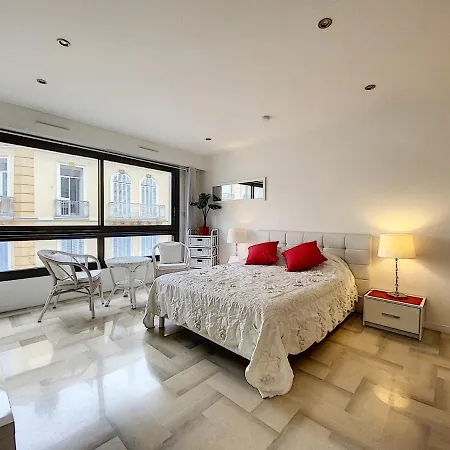 Gray D Albion Thi235 Apartment Cannes
