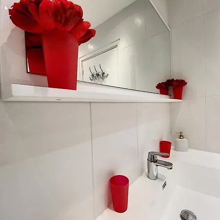 Gray D Albion Thi235 Apartment *