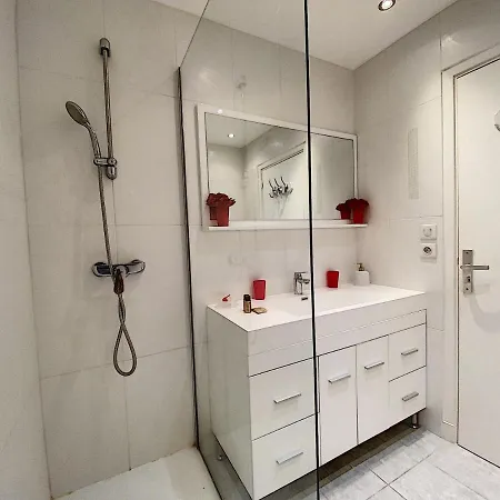 Gray D Albion Thi235 Apartment