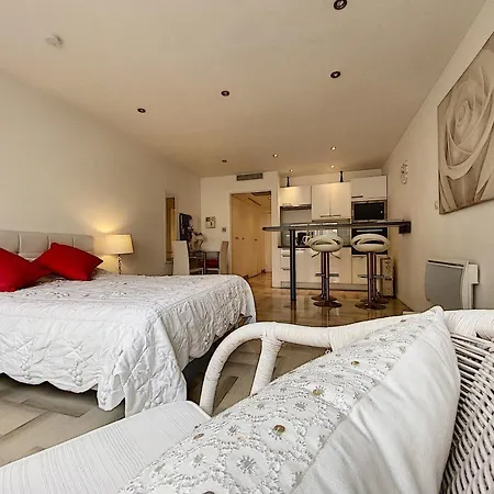 Gray D Albion Thi235 Apartment